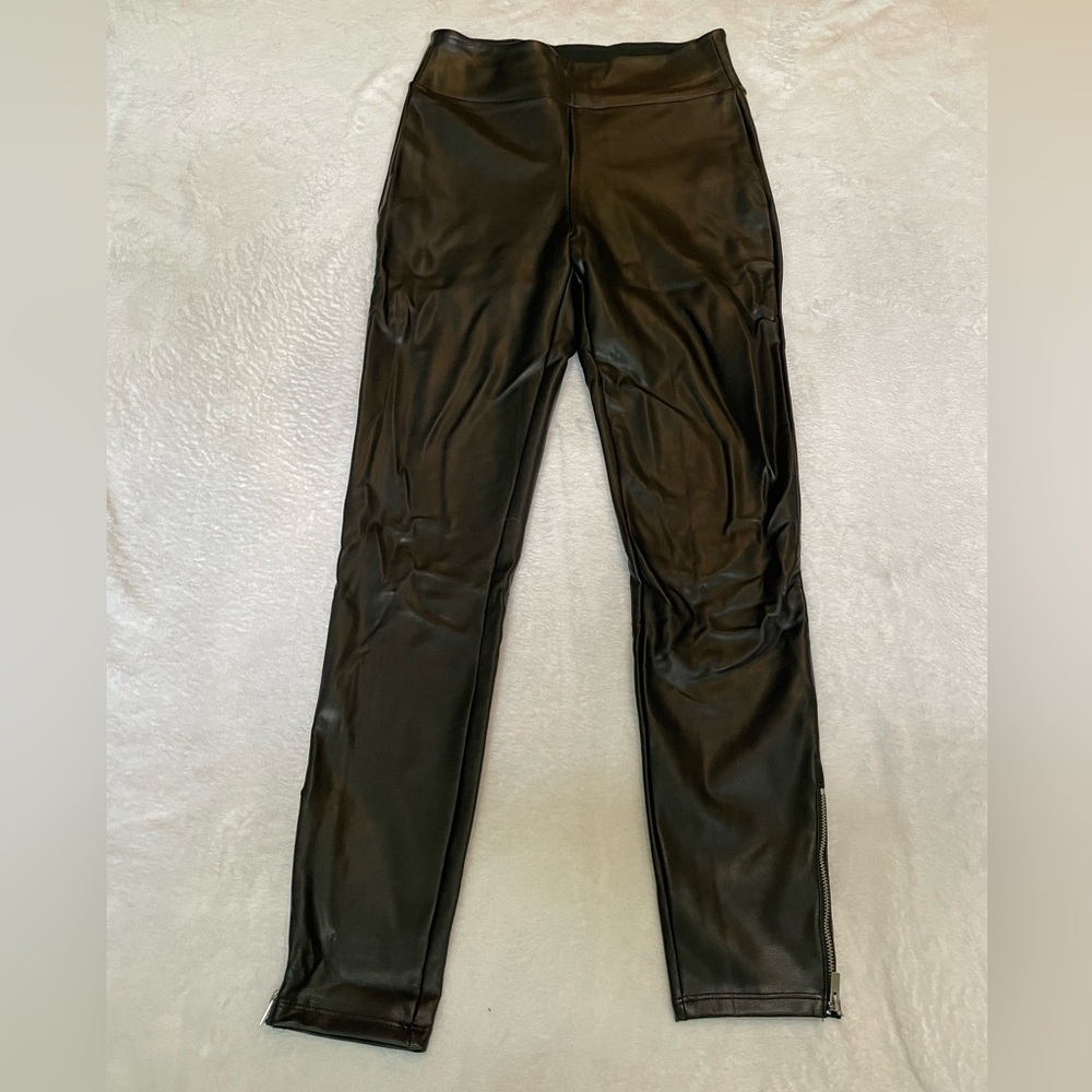 Abercrombie black high rise faux leather leggings with zipper bottoms